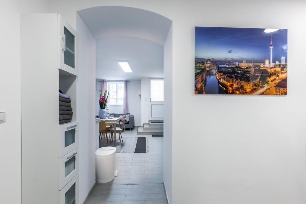 S31 - 22 Bergmannstrasse Front Apartment *